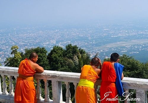 Bonzes au Doï Suthep